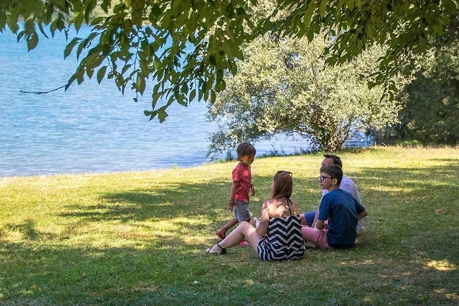 Kanopee Village Trévoux Camping