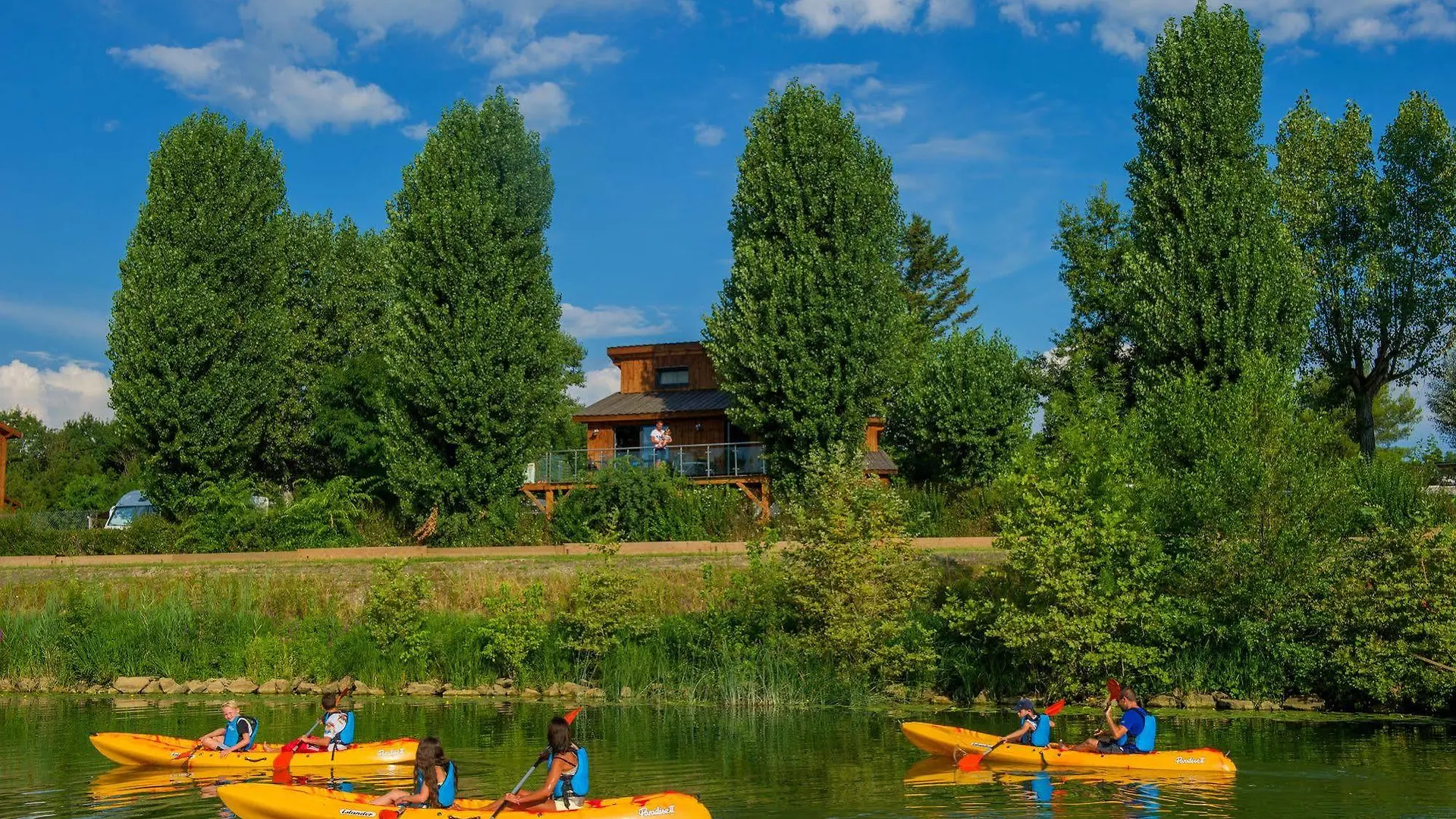 *** Camping Kanopee Village Trévoux Frankrijk