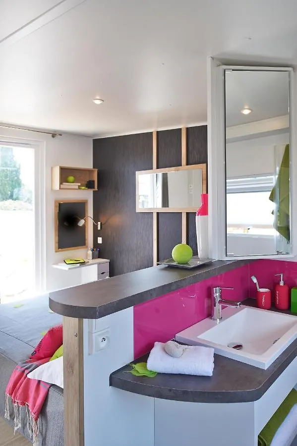 *** Camping Kanopee Village Trévoux Frankrijk